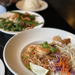 Moom 48 Thai - Dinner IS served!