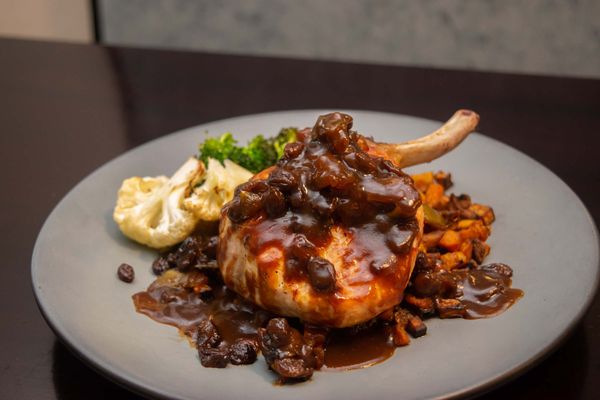 Mr. D's Restaurant & Lounge