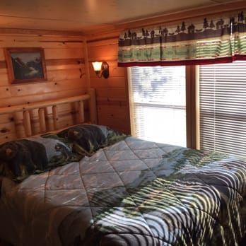 Yosemite Ridge Resort - Lodgepole Cabin bedroom with Queen bed ... That's pretty much using up the space - Resorts Near Me - Groveland, California Yosemite Ridge Resort - Lodgepole Cabin bedroom with Queen bed ... That's pretty much using up the space - Resorts Near Me - Groveland, California