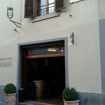 King Grizzly - There is no sign outside, easy to miss! - by danella - Pubs Near Me - Florence, FI