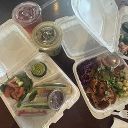 bbq entree with matcha cupcake, salad, and hojicha bbq entree with matcha cupcake, salad, and hojicha