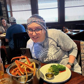 Landry's Seafood House - Bucket of crab legs and broccoli - Seafood Near Me - Branson, Missouri Landry's Seafood House - Bucket of crab legs and broccoli - Seafood Near Me - Branson, Missouri