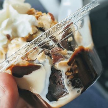 Braum's - Brownie Sundae - Ice Cream & Frozen Yogurt Near Me - Dallas, Texas Braum's - Brownie Sundae - Ice Cream & Frozen Yogurt Near Me - Dallas, Texas