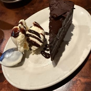 Black Angus Steakhouse - Chocolate fudge cake à la mode with vanilla ice cream and chocolate syrup. - Steakhouses Near Me - San Jose, California