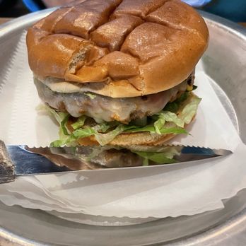 Delwood - Veggie burger - Gastropubs Near Me - Cincinnati, Ohio