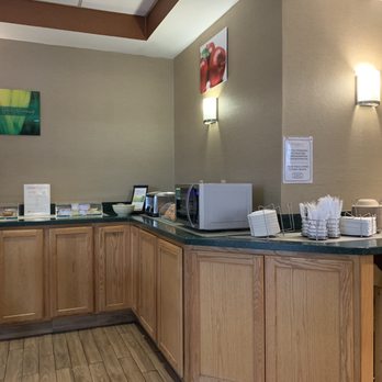 Quality Inn - Continental breakfast area- yogurts, bagels, muffins, oatmeal, juices, breakfast sandwiches, etc. - Hotels Near Me - New Castle, Pennsylvania