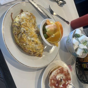 101 Diner - Tres Porkitos Omelette - Diners Near Me - Encinitas, California