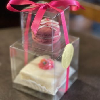 Bonne Vie Macarons - Angel Creme Macaron & Petit Four - Bakeries Near Me - Lafayette, Louisiana
