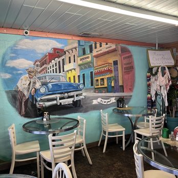 Hector's Kitchen - Cute interior - Sandwiches Near Me - Attalla, Alabama