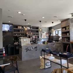 Troisieme Cafe - Inside