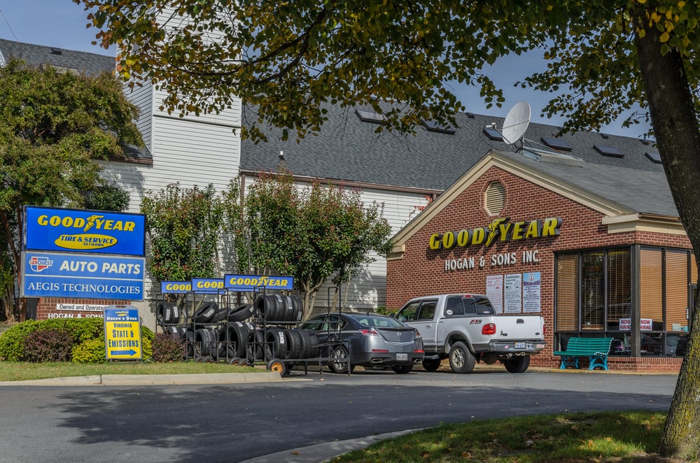 Hogan Sons Tire And Auto 24 Photos 70 Reviews Tires 314 E Market St Leesburg Va Phone Number Yelp