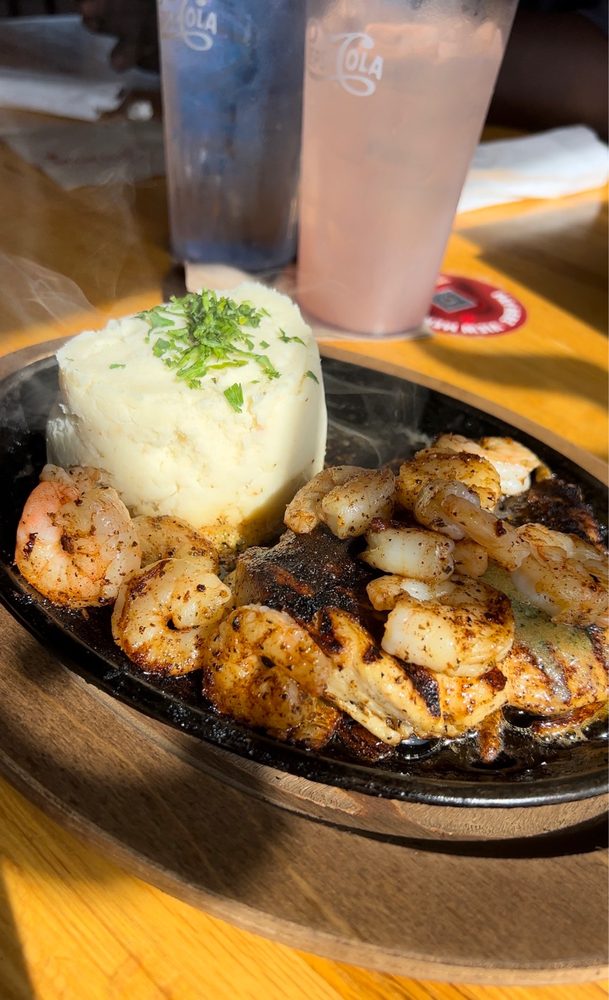 Social spots from Applebee's Grill + Bar