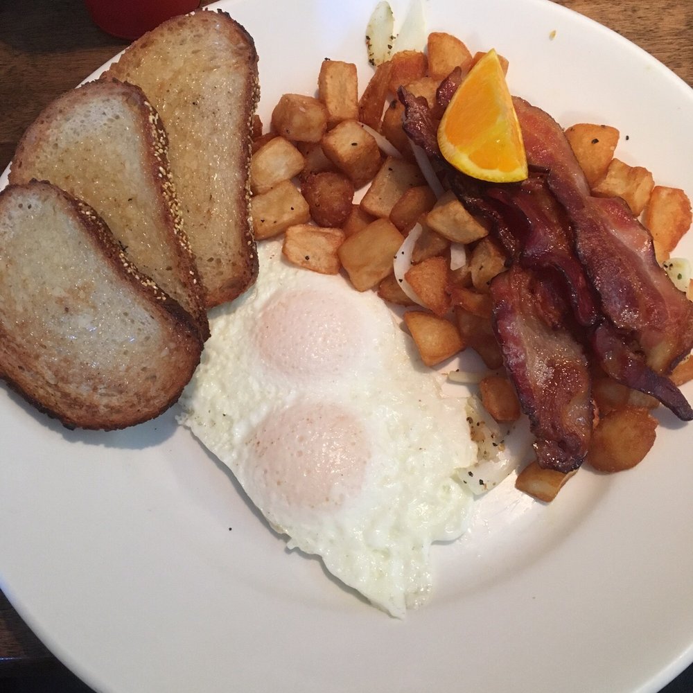 Royals Restaurant & Dining Lounge - Canadian (New) Near Me - Ottawa, Ontario