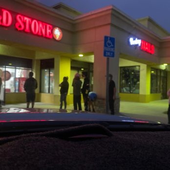 Cold Stone Creamery - 18 plus People having to wait to be served. - Ice Cream & Frozen Yogurt Near Me - Ventura, California