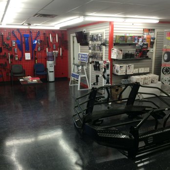 Dynamic Customs & Off-Road Shop - Seated Waiting Area - Auto Repair Near Me - Lufkin, Texas Dynamic Customs & Off-Road Shop - Seated Waiting Area - Auto Repair Near Me - Lufkin, Texas