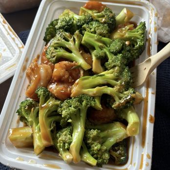 Chen's Kitchen - Chicken & broccoli - Chinese Near Me - Apollo Beach, Florida