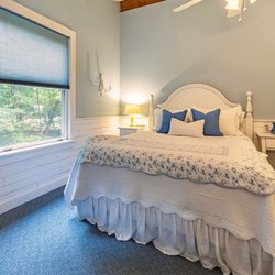 Cottonwood Inn - Charles Spurgeon room