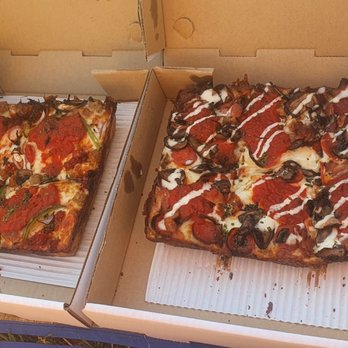 8Mile Detroit Style Pizza - Pizza Near Me - Toronto, Ontario