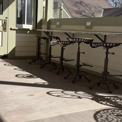 Heritage House - Fun outdoor seats