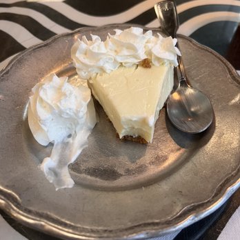 Driftwood Bistro - Key lime pie - Cafes Near Me - Island, Georgia Driftwood Bistro - Key lime pie - Cafes Near Me - Island, Georgia