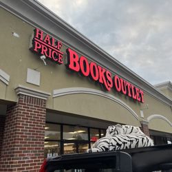 Half Price Books Outlet - Entrance
