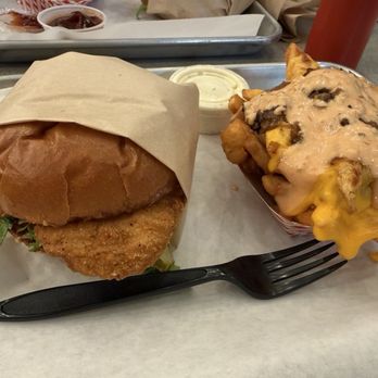 Bunz Burger - Crispy Chicken Sandwich and Saucey Fries - Hot Dogs Near Me - Huntington Beach, California
