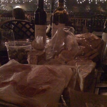 Arrington Vineyards - Wine Tasting Room Near Me - Arrington, Tennessee