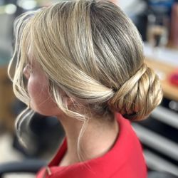 Low hair bun for a wedding guest by Dasha
