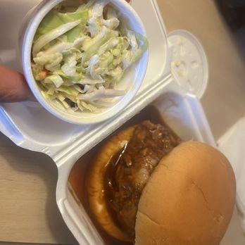 Daddy D's Southern Style Barbeque - Beef brisket sandwich and slaw - Southern Near Me - Woodland, Washington