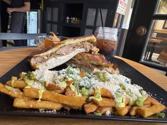 Social Urban Bistro by null