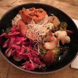 SIGGIS - Veggi Bowl mit Kichererbsen Süßkartoffeln etc