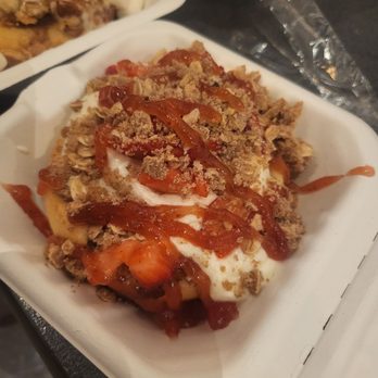Cinnaholic - Cinnamon roll with cream cheese icing, fresh strawberries, strawberry jam and pie crumbles. 10 out of 10 - Bakeries Near Me - Sugar Land, Texas