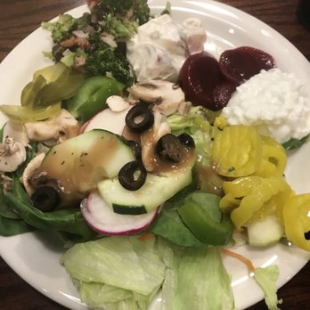 Duff's Buffet - Salad bar options are great and fresh - Buffets Near Me - Clearwater, Florida