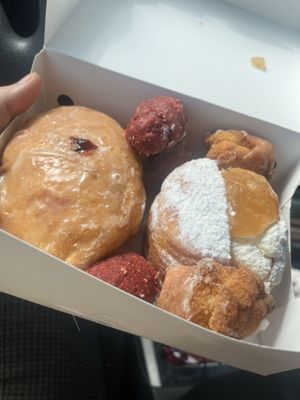 Bonnie's Donuts by null