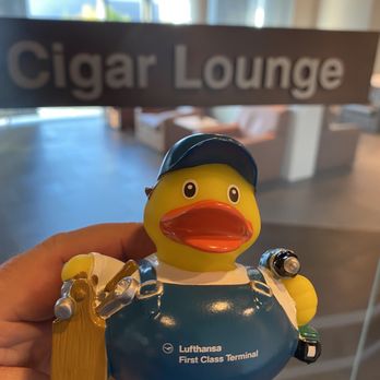 Lufthansa First Class Terminal - Quietsche Ente und Zigarre - Airport Terminals Near Me
