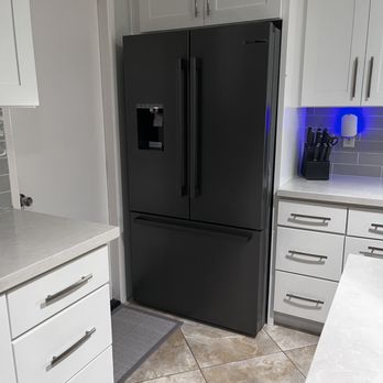 The Home Depot - It fit!
Bosch Black Stainless Steel 500 counter depth which is not solid black but a deep gray that works well in my BW kitchen. - Hardware Stores Near Me - Santa Ana, California The Home Depot - It fit!
Bosch Black Stainless Steel 500 counter depth which is not solid black but a deep gray that works well in my BW kitchen. - Hardware Stores Near Me - Santa Ana, California