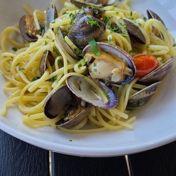 Mi Piace - Linguine with Clam - Italian Near Me - Pasadena, California Mi Piace - Linguine with Clam - Italian Near Me - Pasadena, California