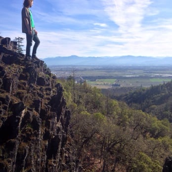 Upper Table Rock - The boyfriend, standing on a ledge, looking out - Hiking Near Me - White City, Oregon