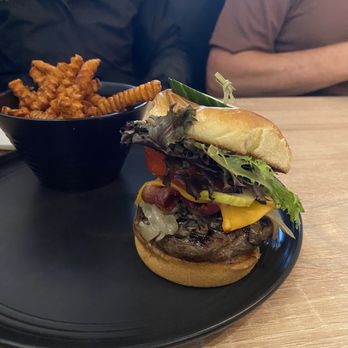 Mad Grizzly - Burger with sweet potato fries - Breakfast & Brunch Near Me - Jasper, Alberta