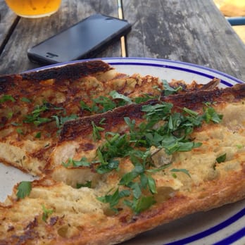 Fish - Garlic bread - Seafood Near Me - Sausalito, California Fish - Garlic bread - Seafood Near Me - Sausalito, California