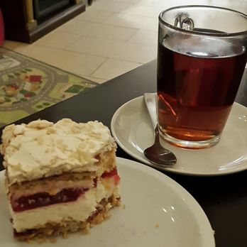Raffiné - Himbeerwölkchen mit türkischem Tee - Cafes Near Me - Berlin, BE Raffiné - Himbeerwölkchen mit türkischem Tee - Cafes Near Me - Berlin, BE