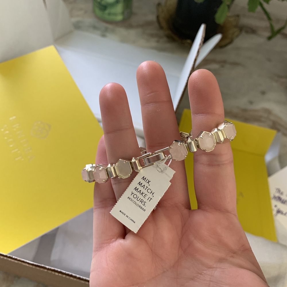 Kendra Scott - Missing stone - Accessories Near Me - Austin, Texas Kendra Scott - Missing stone - Accessories Near Me - Austin, Texas