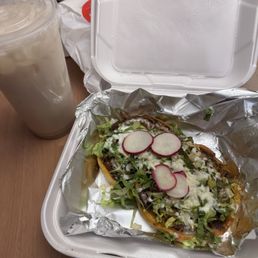 Sopes de birria and horchata