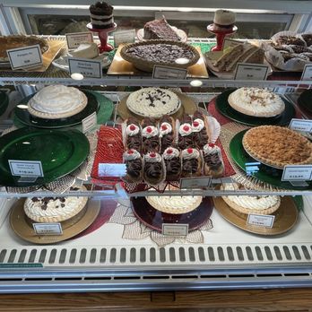Perkins Restaurant & Bakery - Desserts case - Bakeries Near Me - Noblesville, Indiana