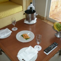 Excellence Riviera Cancún - Got Champagne and fruit when we arrived to our room