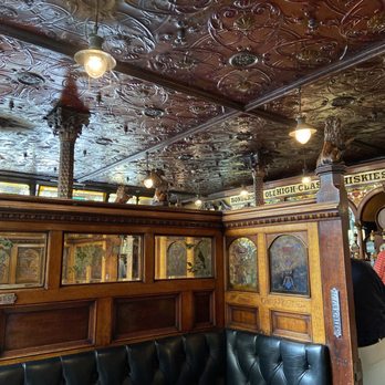 The Crown Liquor Saloon - Pubs Near Me - Belfast, BFS