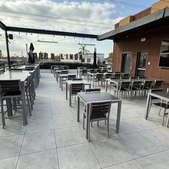 Clyde's Hot Chicken - Upstairs patio - Sandwiches Near Me - Yorba Linda, California