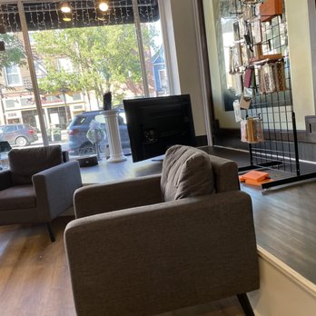 Fi Repairs - Seating/ waiting area - Mobile Phone Repair Near Me - Montclair, New Jersey