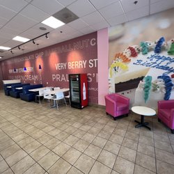 Baskin Robbins - Inside 2