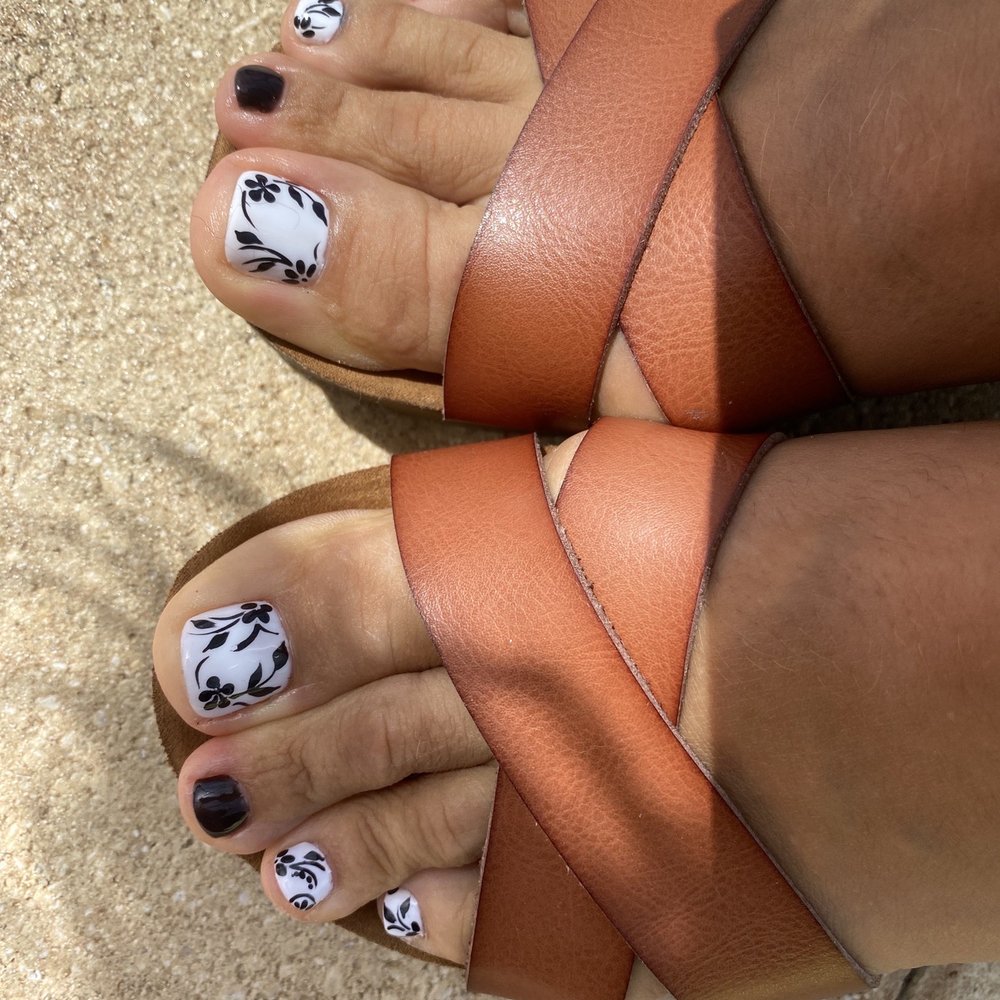 Lindsay is fantastic and can patiently master any design you want. Lindsay is fantastic and can patiently master any design you want.